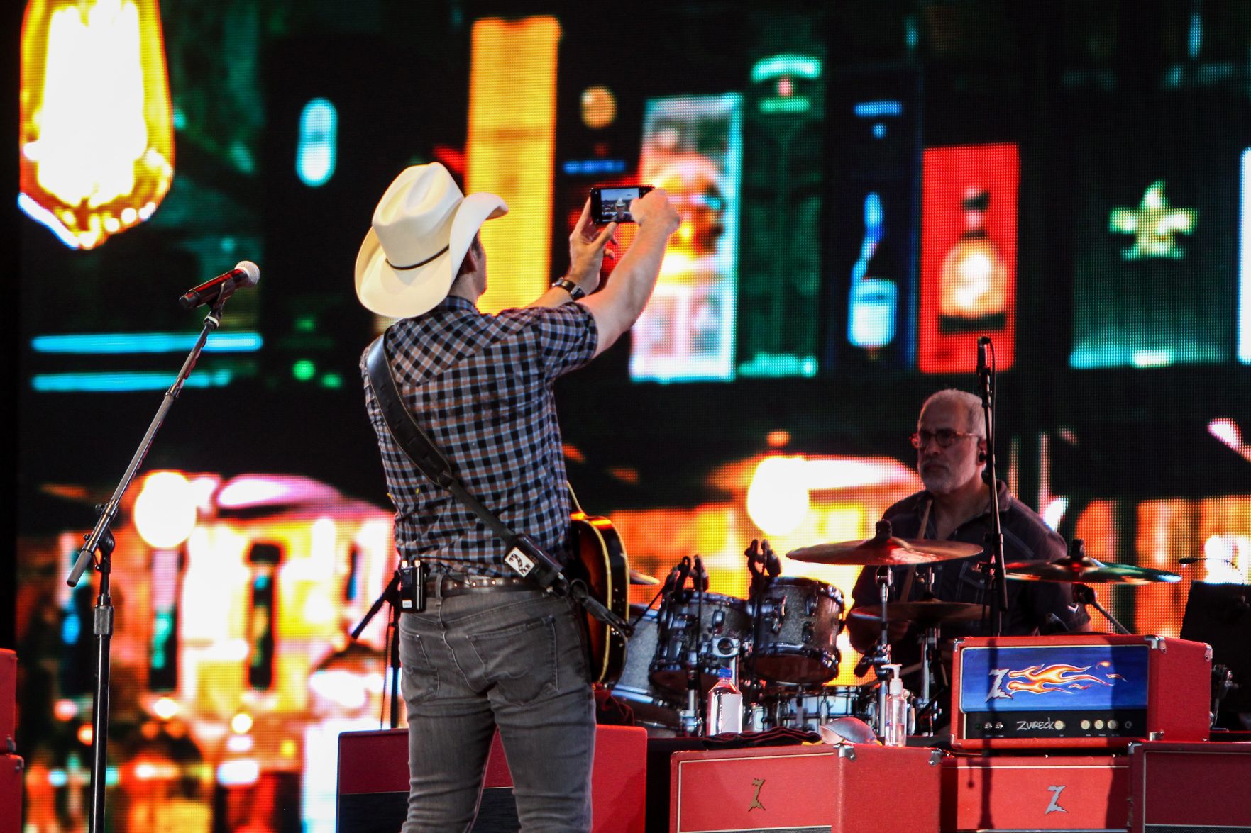 Brad Paisley at Hollywood Casino Amphitheatre parking lot